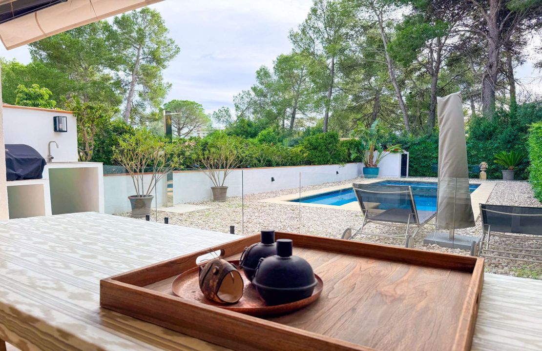 Casa adosada de cinco dormitorios con piscina y garaje en Puerto Pollensa